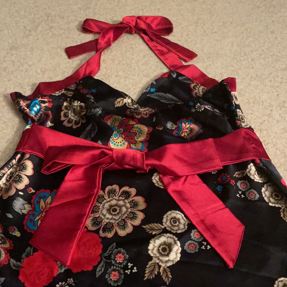 Body Central Silk Floral Halter Top - Picture 5 of 9